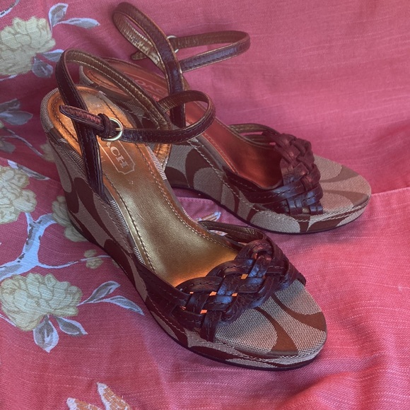 Coach size 6 wedge high heels shoes great condition. - Picture 3 of 17